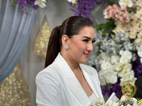 ara mina youjizz|Ara Mina clarifies viral post on gadget use at PETA show.